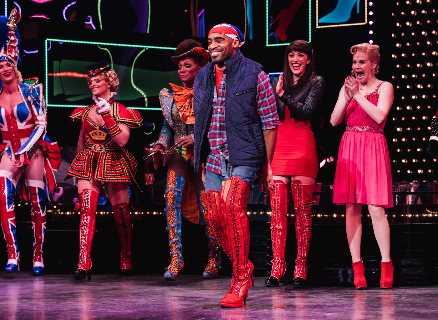 New York Giants Legend Tiki Barber Makes Broadway Debut in Kinky Boots, Broadway Buzz