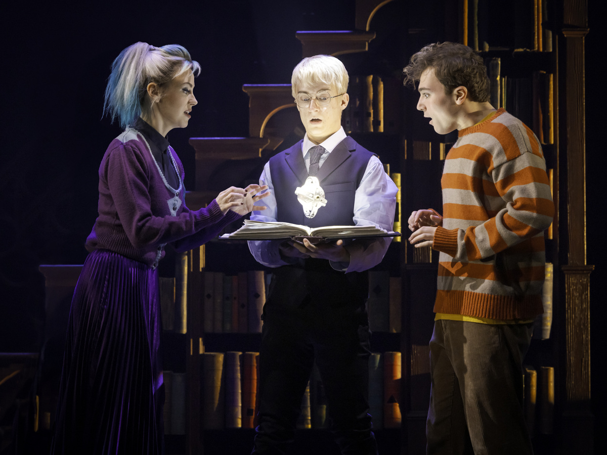 Delphi, Scorpius and Albus perform a spell 