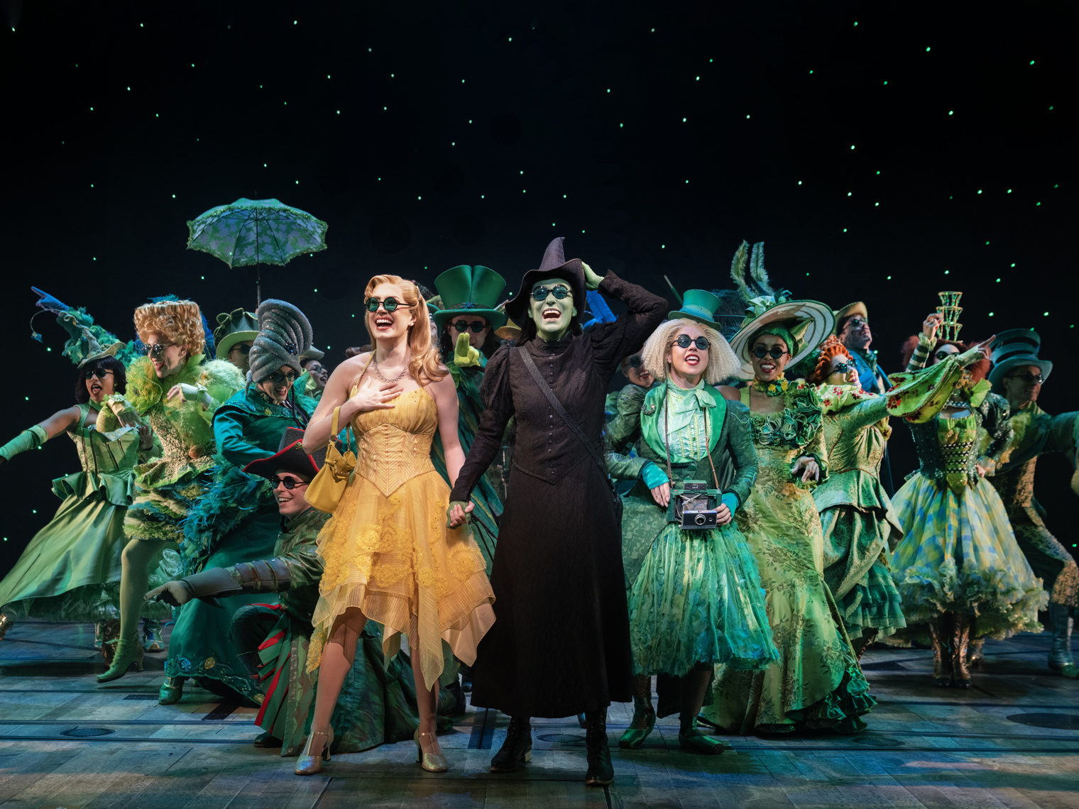 McKenzie Kurtz as Glinda, Alyssa Fox as Elphaba and the cast of <i>Wicked</i>.