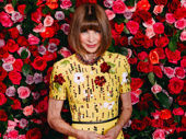 Anna Wintour knows how to work a red carpet.