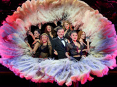 Tam Mutu as Billy Flynn and the cast of Chicago.