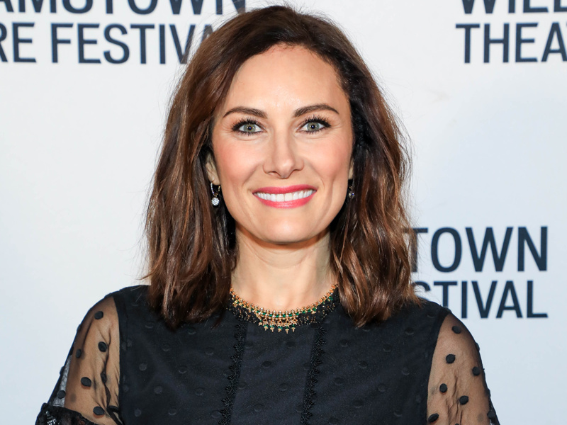 Tony Winner Laura Benanti Joins Gossip Girl Reboot Broadway Buzz Broadway Com
