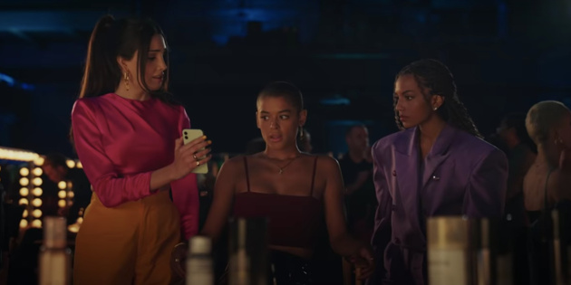 Odds & Ends: See Donna Murphy, Laura Benanti & More in the Juicy Trailer for the Gossip Girl Reboot & More | Broadway Buzz - Vimarsana News