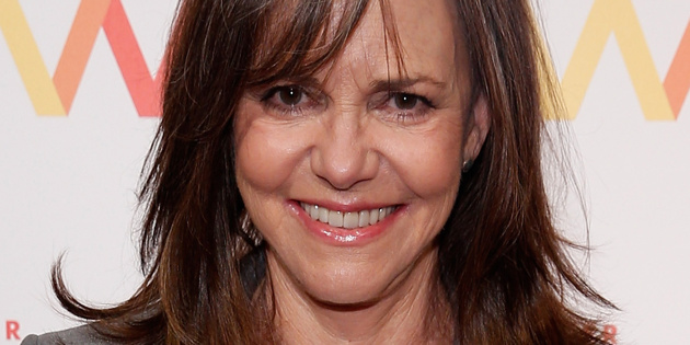 Sally Field-Led The Glass Menagerie Switches Broadway Theaters ...